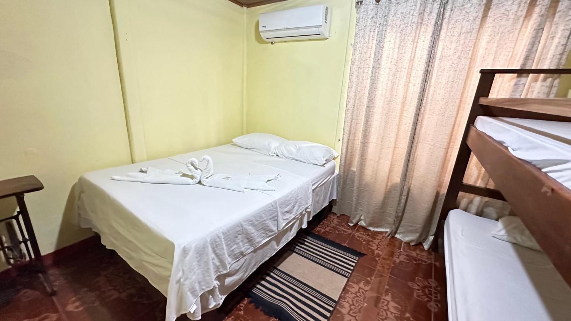 Apartamento The Corner House Tortuguero Exterior foto
