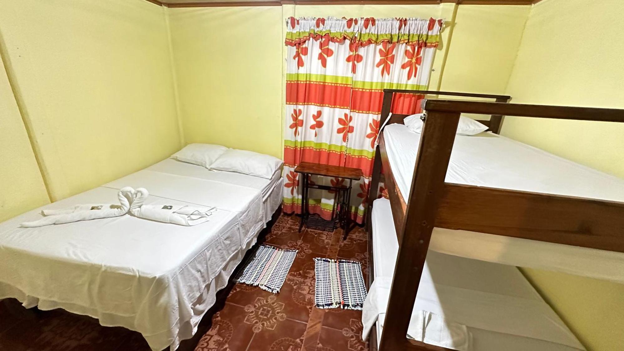 Apartamento The Corner House Tortuguero Exterior foto